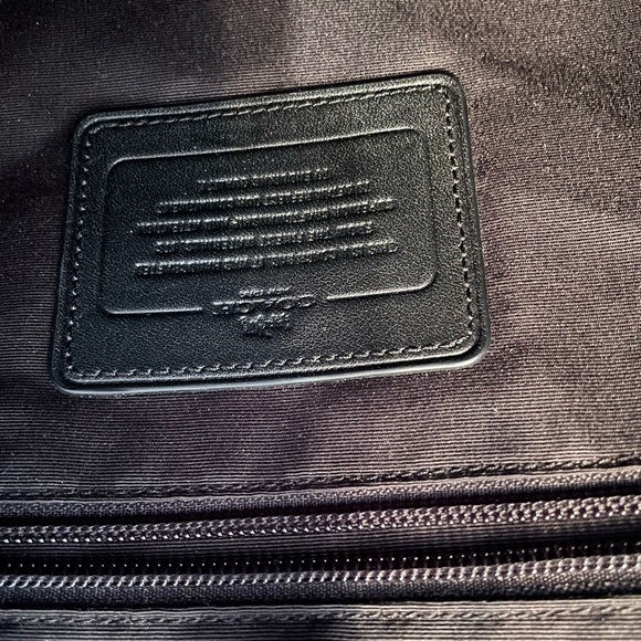 Coach messenger bag with handles and cross body strap - Picture 4 of 4